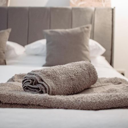 Central & Spacious, Sleeps 8, Perfect For Groups Leeds  Bagian luar foto