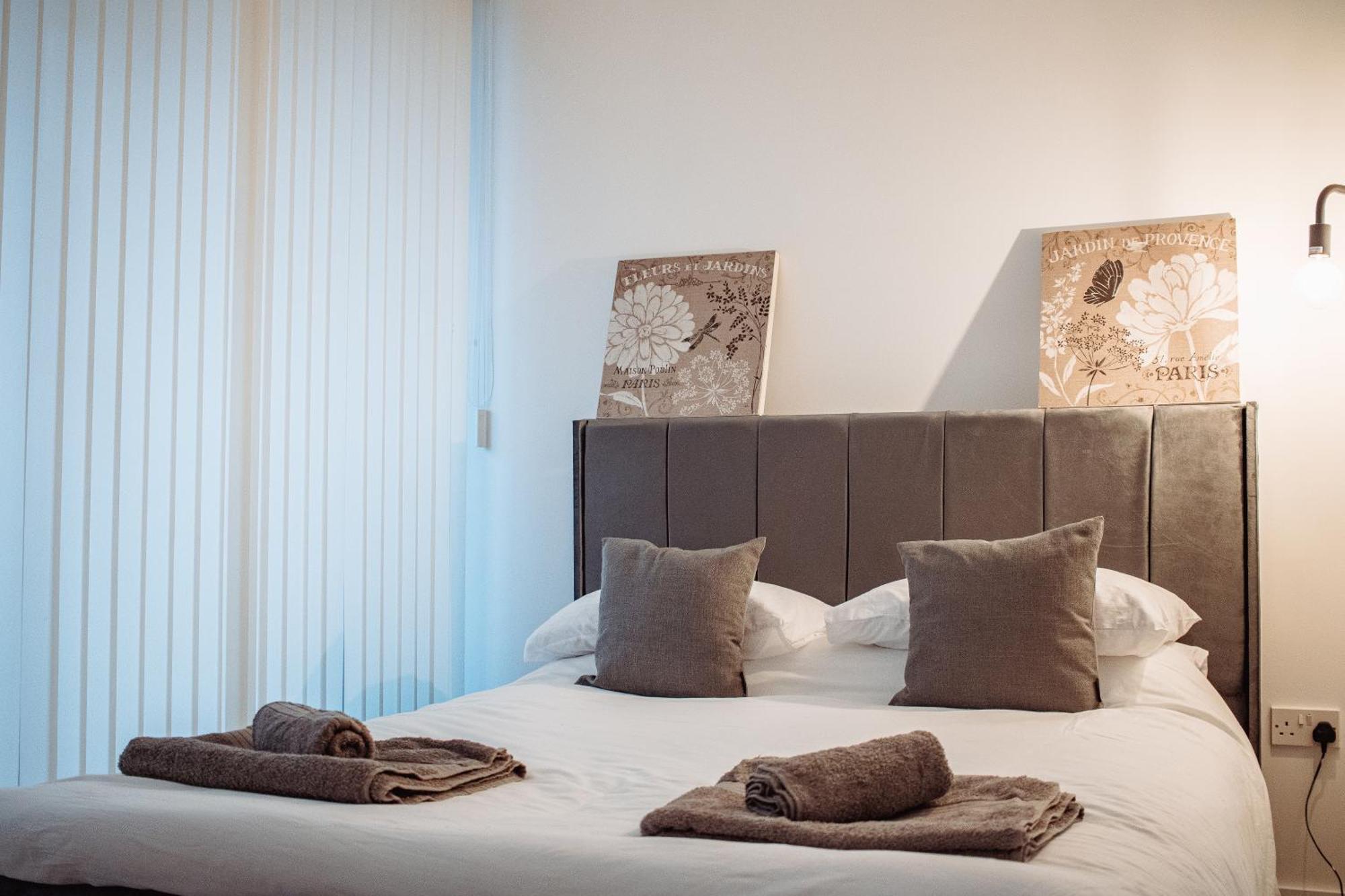 Central & Spacious, Sleeps 8, Perfect For Groups Leeds  Bagian luar foto