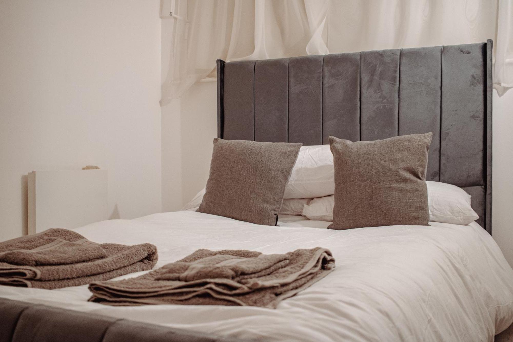 Central & Spacious, Sleeps 8, Perfect For Groups Leeds  Bagian luar foto