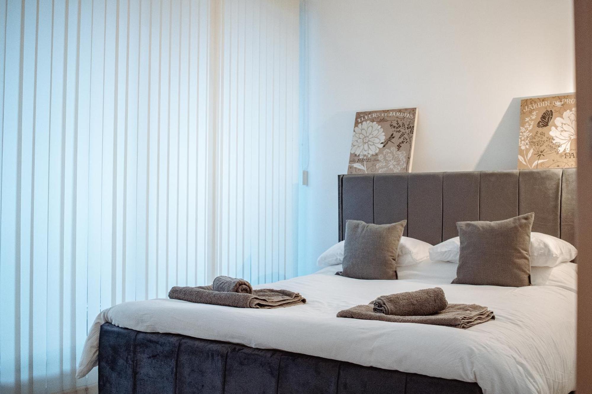 Central & Spacious, Sleeps 8, Perfect For Groups Leeds  Bagian luar foto
