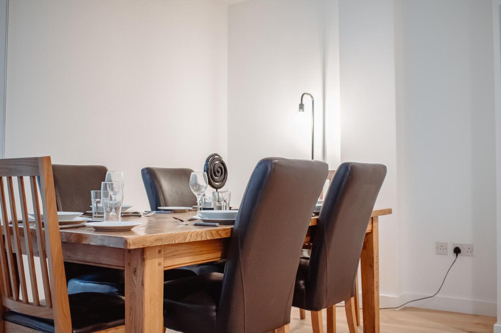 Central & Spacious, Sleeps 8, Perfect For Groups Leeds  Bagian luar foto