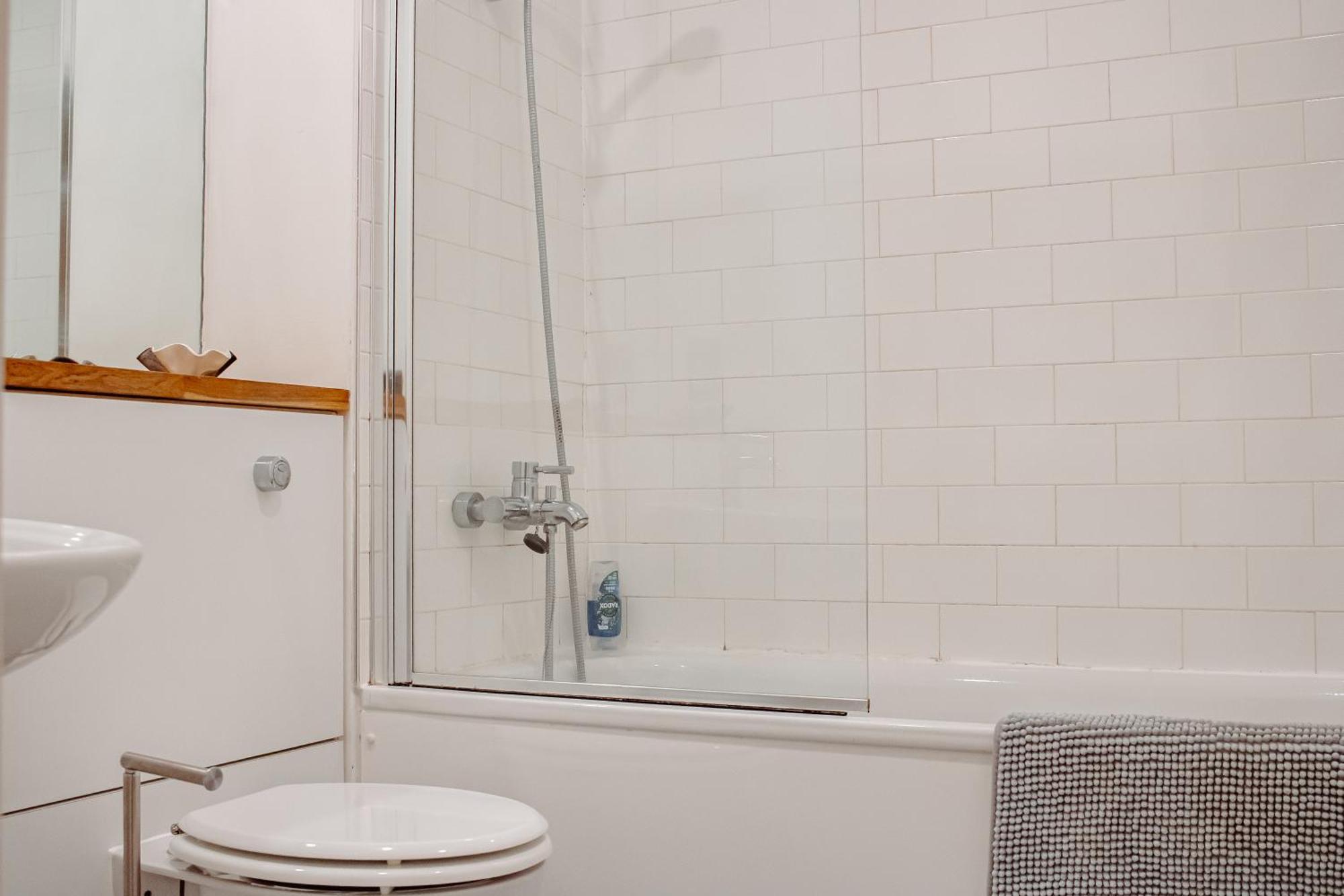 Central & Spacious, Sleeps 8, Perfect For Groups Leeds  Bagian luar foto