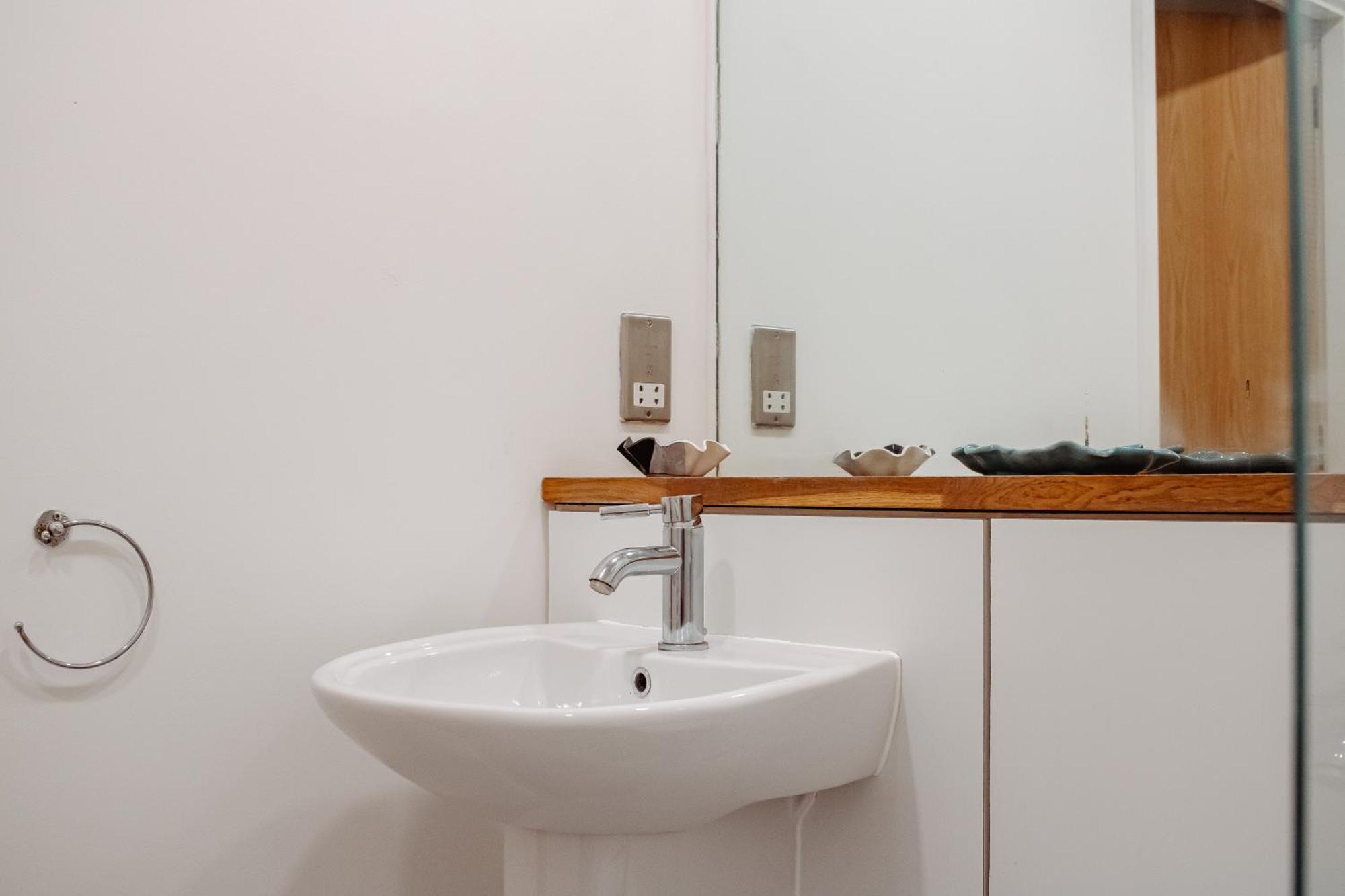 Central & Spacious, Sleeps 8, Perfect For Groups Leeds  Bagian luar foto